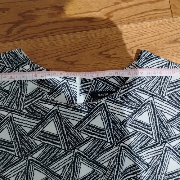 Woman Top - Picture 6 of 7